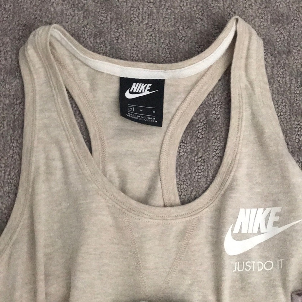 NWOT Nike tank top !!